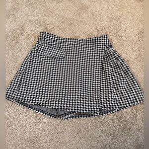 Zara Girls Black and White Houndstooth Skort size 11/12 EUC